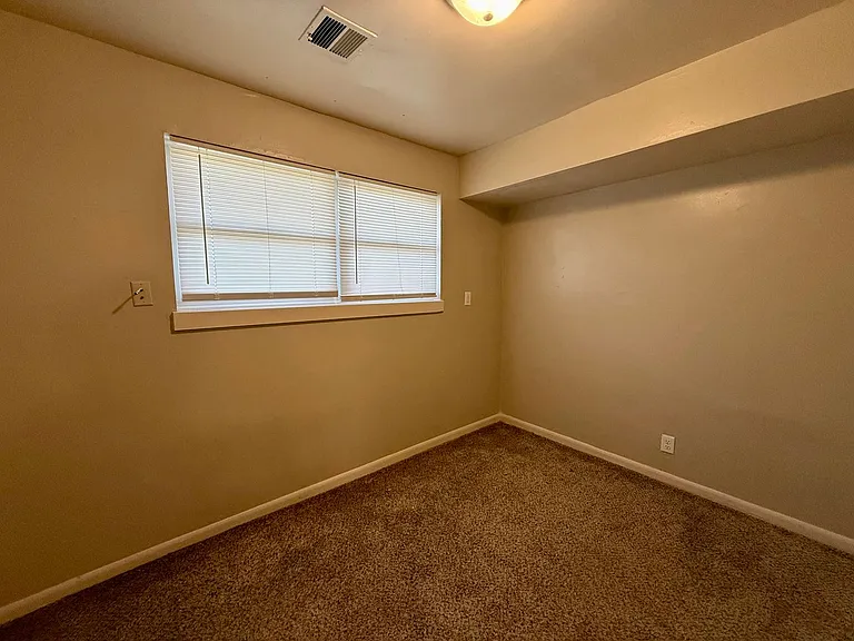 2424 W Savannah St — Photo 16