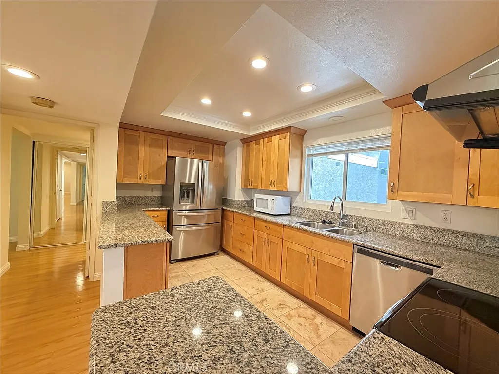 2 bed, 1326 sqft, $3,500 — Photo 2