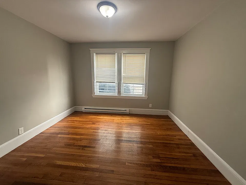 139 Lawton Ave #2