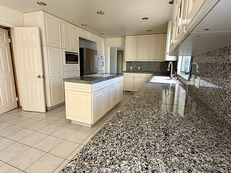 74 San Luis Ct — Photo 3