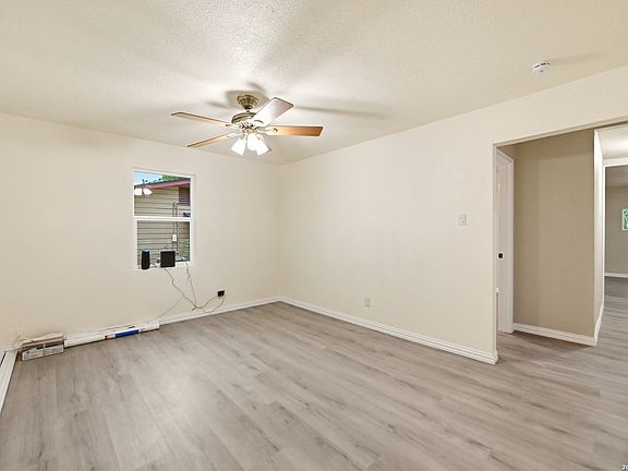3rd image of 715 W VESTAL PL
