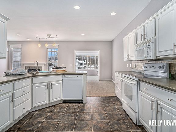 2nd image of 5716 Fairview Ct