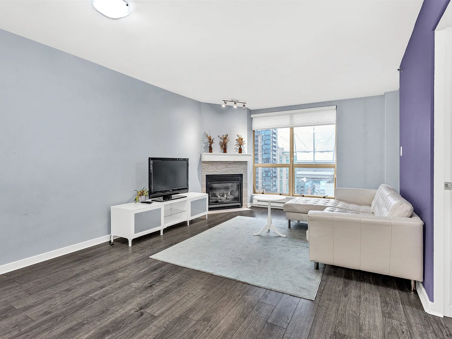 2 bed, 780 sqft, $3,300 — Photo 4