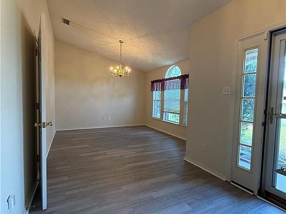 4th image of 1630 Ashmoor Dr E