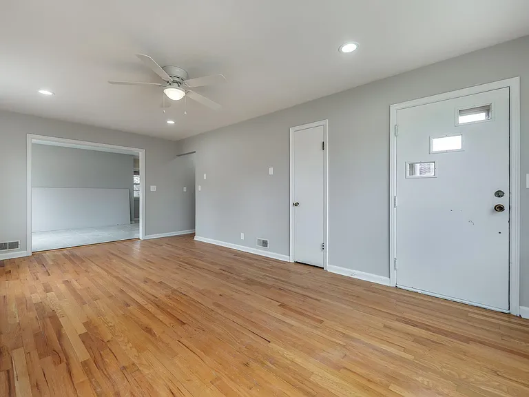 812 S 49th St — Photo 3