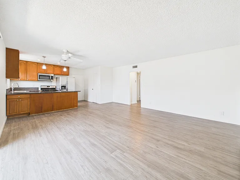 303 Apartments — Photo 37
