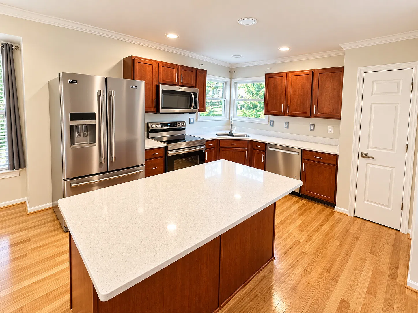 4 bed, 2.5 bath, 2780 sqft, $2,800 — Photo 2