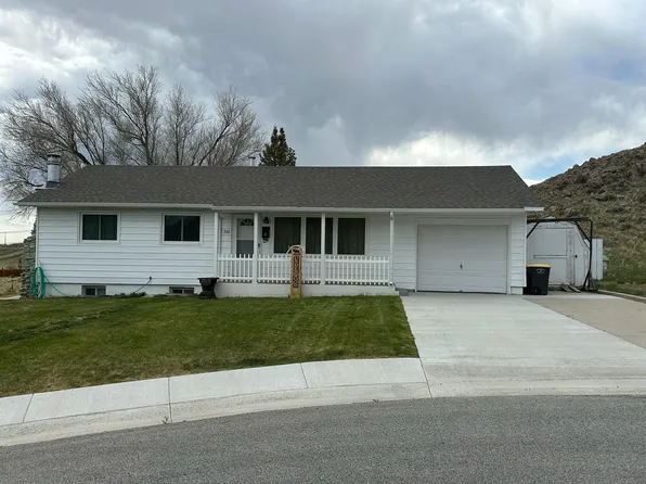 340 La Paloma Dr, Rawlins, WY 82301