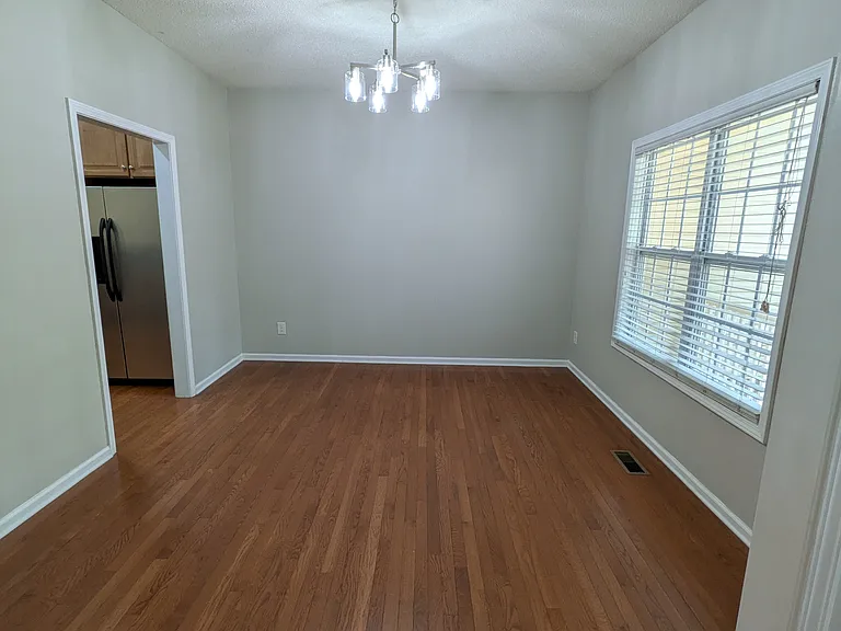 475 Crestview Rd — Photo 5