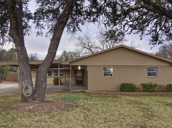 1200 Tanglewood Dr, Cleburne, TX 76033