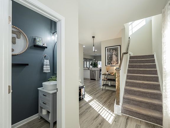 5th image of 416 N Ivestor Ct