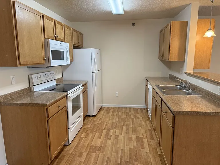Maple Creek Apartments in South Fargo close to 45th Street — Photo 11