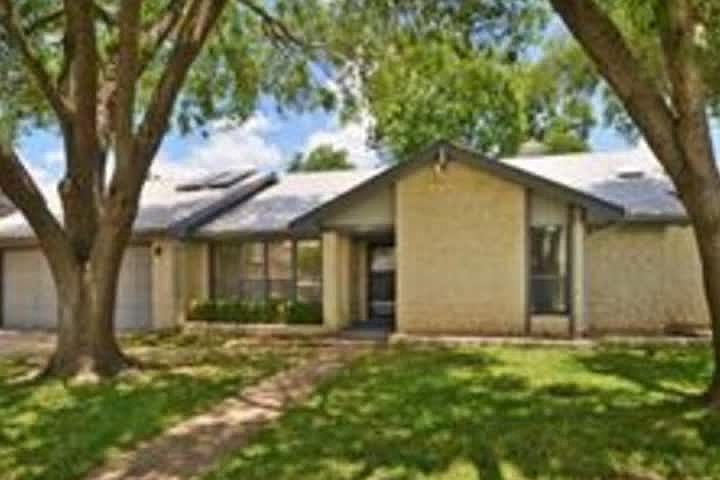 2nd image of 4614 S Pinehurst Dr