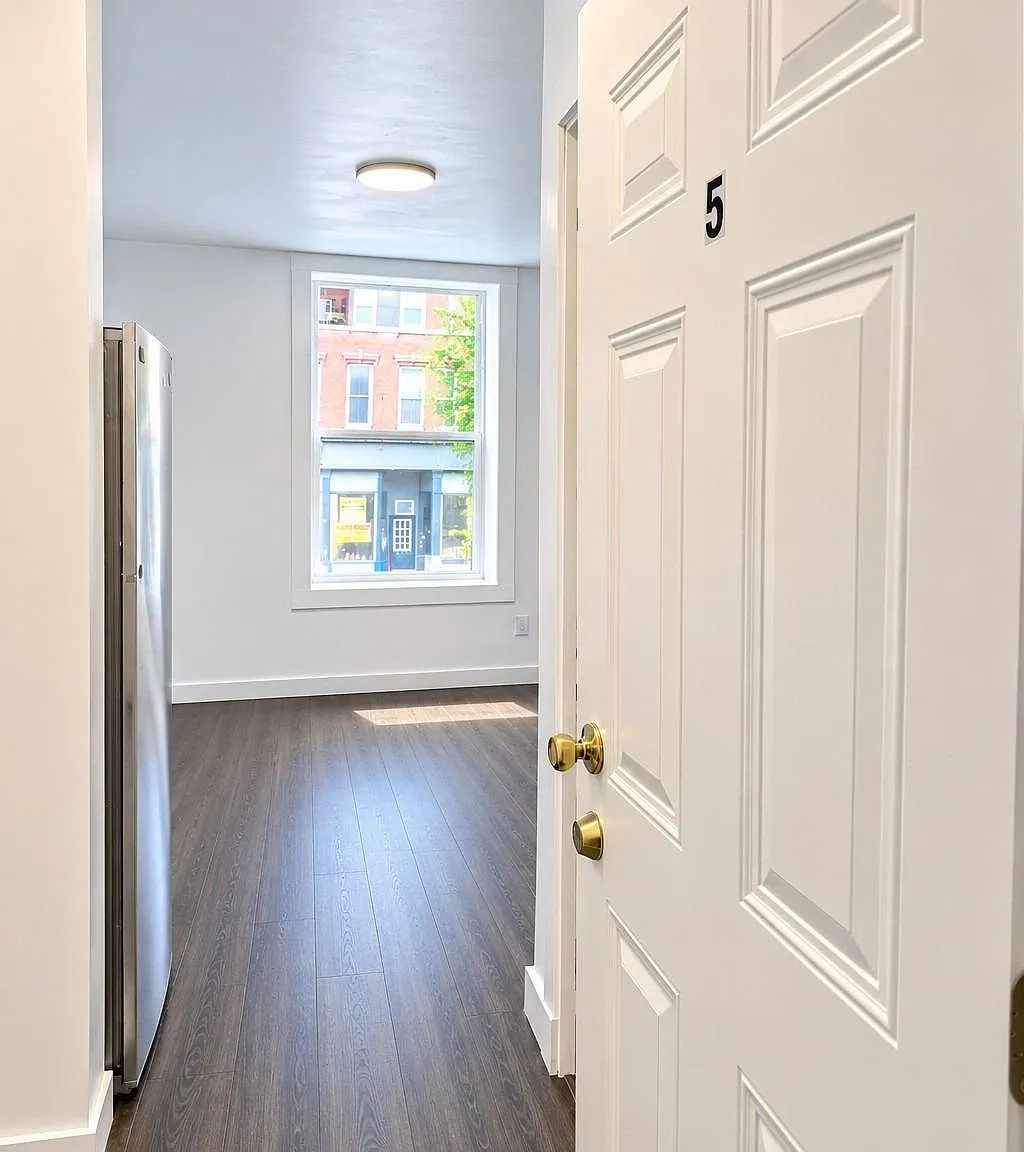 2 bed, 1.0 bath, $1,150 — Photo 3