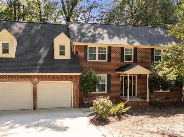 4709 Pompton Ln, Chester, VA 23831