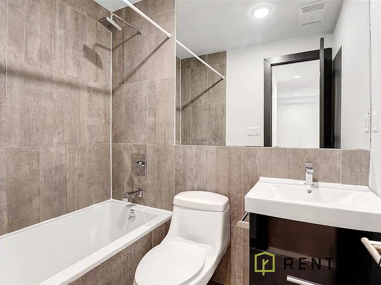 202 Scholes St #2C — Photo 5