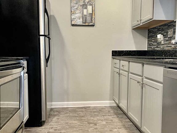 5th image of 2421 Beachview Dr APT B01