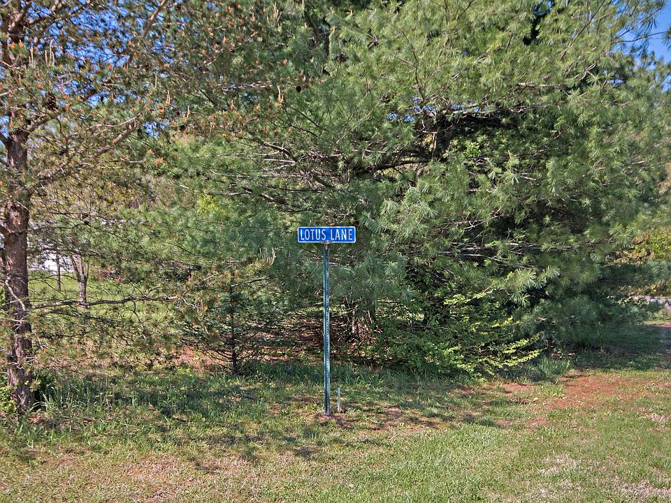 1st image of 424 Lotus Ln