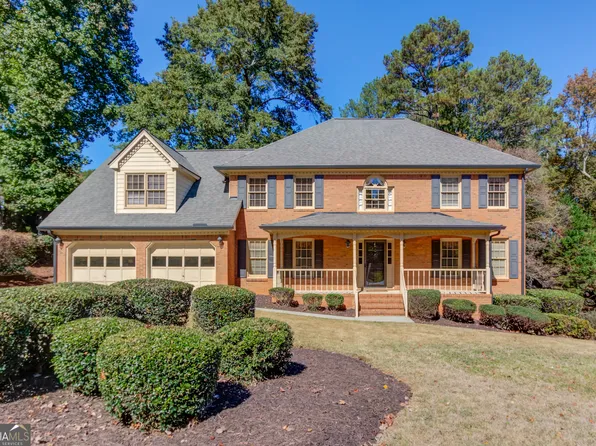 4909 Woodfall Dr SW, Lilburn, GA 30047