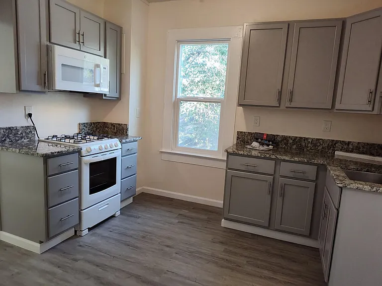 3 Pine St #3 — Photo 3