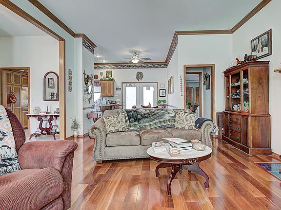 3rd image of 511 Oakdale Dr