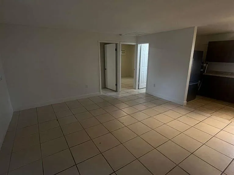 1427 Markland Ave — Photo 9