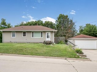 79 29th Ave SW, Cedar Rapids, IA 52404