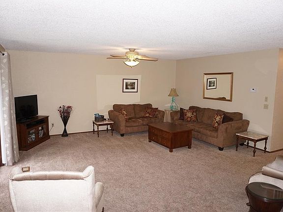 5th image of 15 Davis Cir
