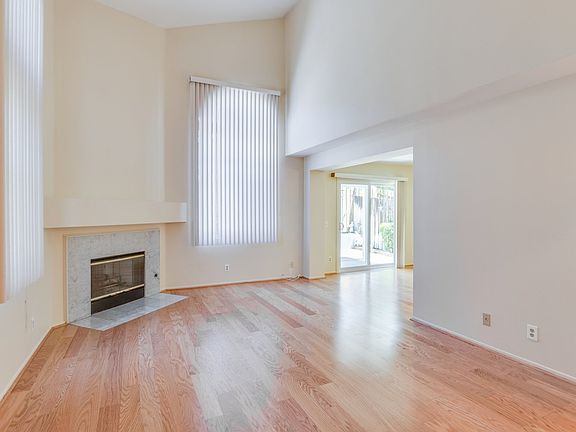 4th image of 9153 1/2 Noble Ave