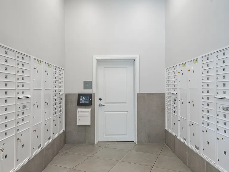 Port & Main — Photo 7