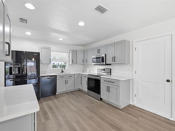 5th image of 8522 CALADESI ISLAND DRIVE