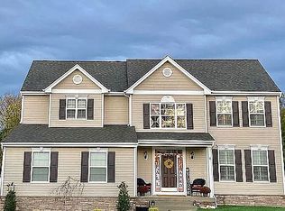 4 Rolling Meadows Ct, Cream Ridge, NJ 08514