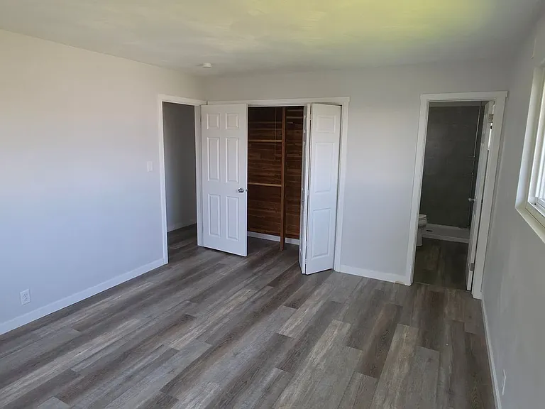 612 W Russ Ave — Photo 17