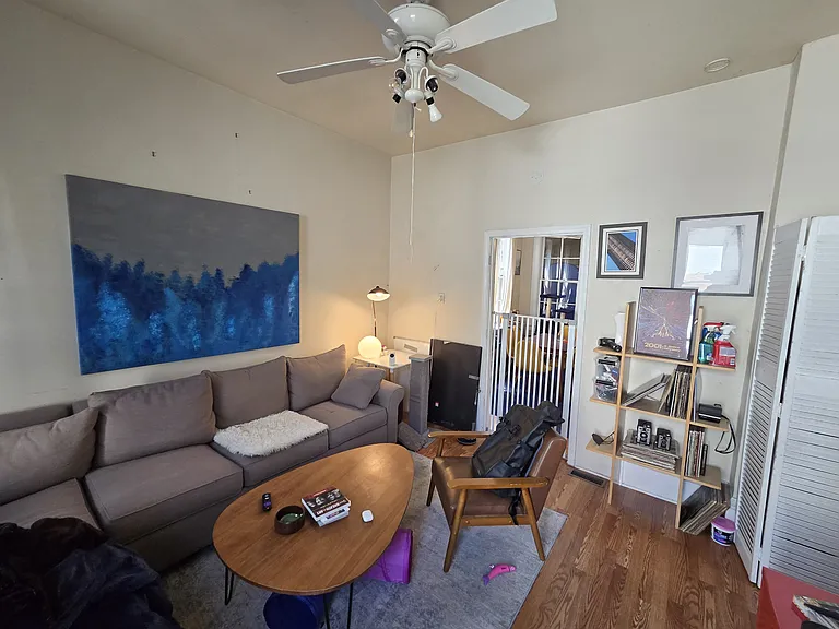 1650 N Oakley Ave #CH — Photo 2