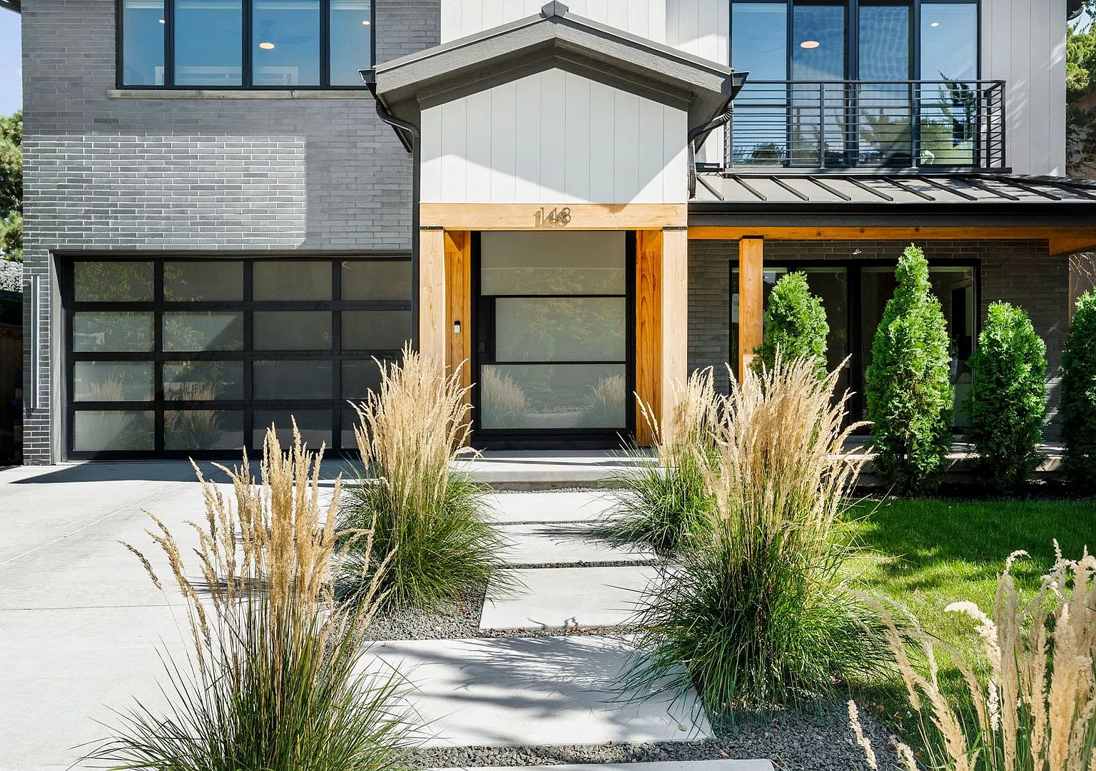Luxury 6BD, 7BA Hilltop Home with Walk-Out Basement — Photo 2