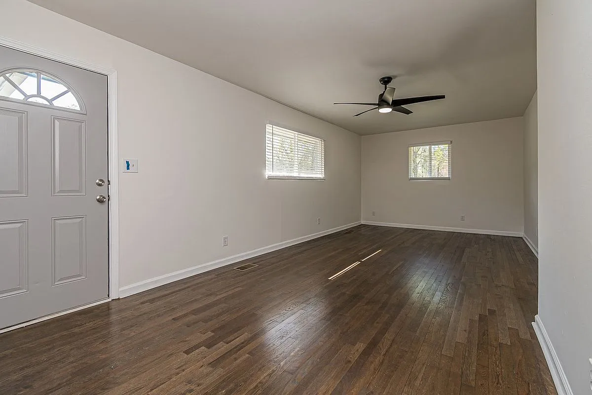 2 bed, 1.0 bath, 840 sqft, $1,550 — Photo 2