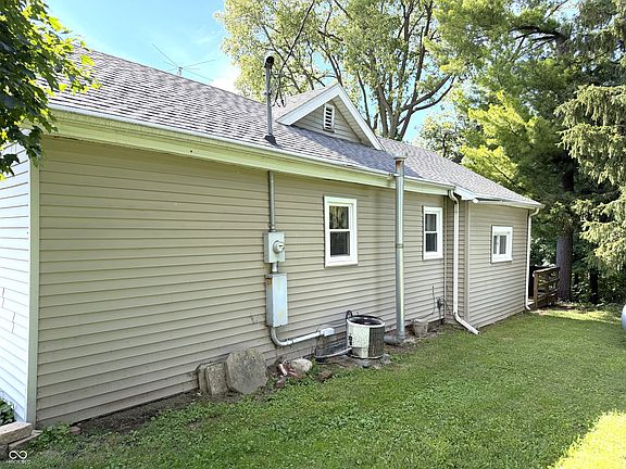 4th image of 114 E Green St