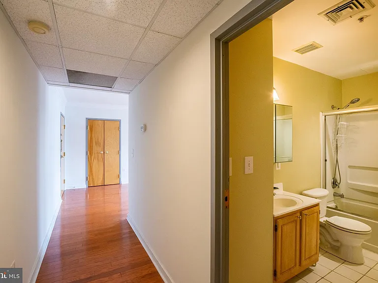 1939 Chestnut St #6B — Photo 12