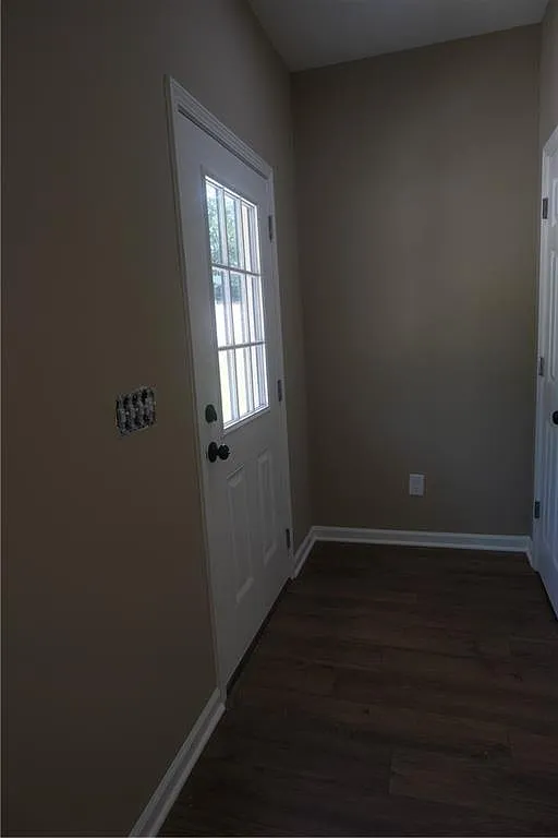 3 bed, 2.5 bath, 1653 sqft, $2,300 — Photo 3