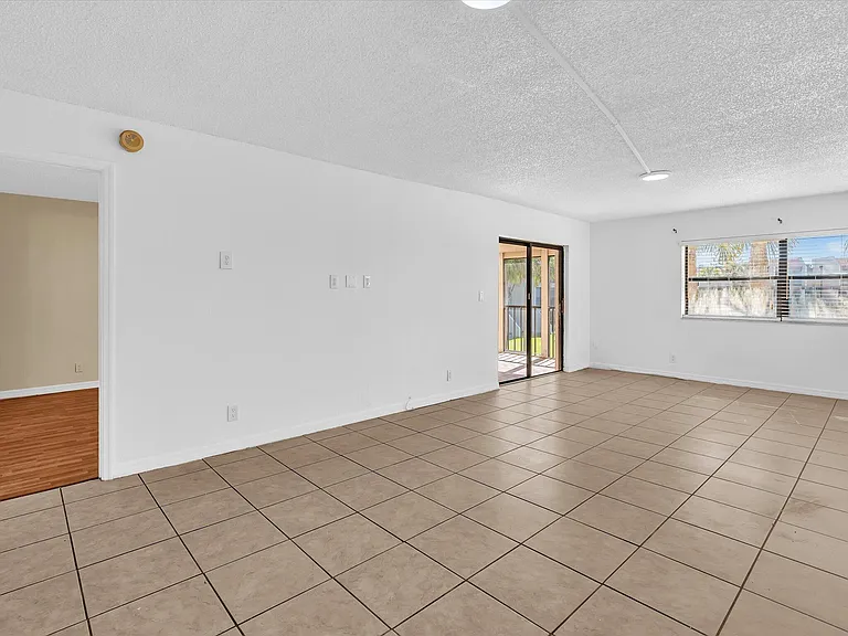 220 Lakeview Dr #210 — Photo 14