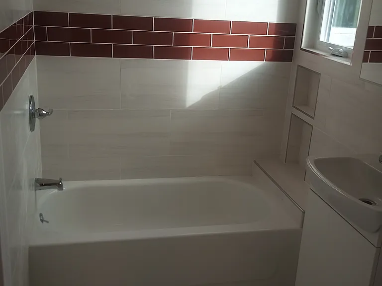 Bathroom 1 view 2