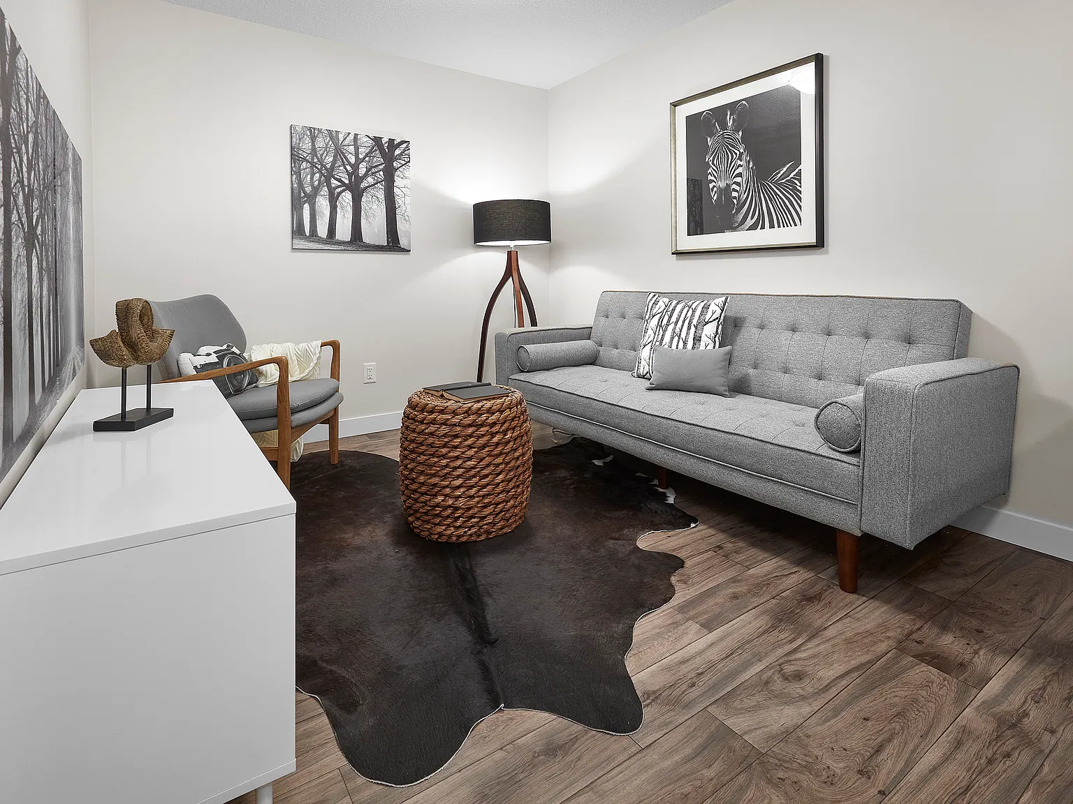 1 Bed 1 Bath Suite For Rent Manning NE Edmonton — Photo 1