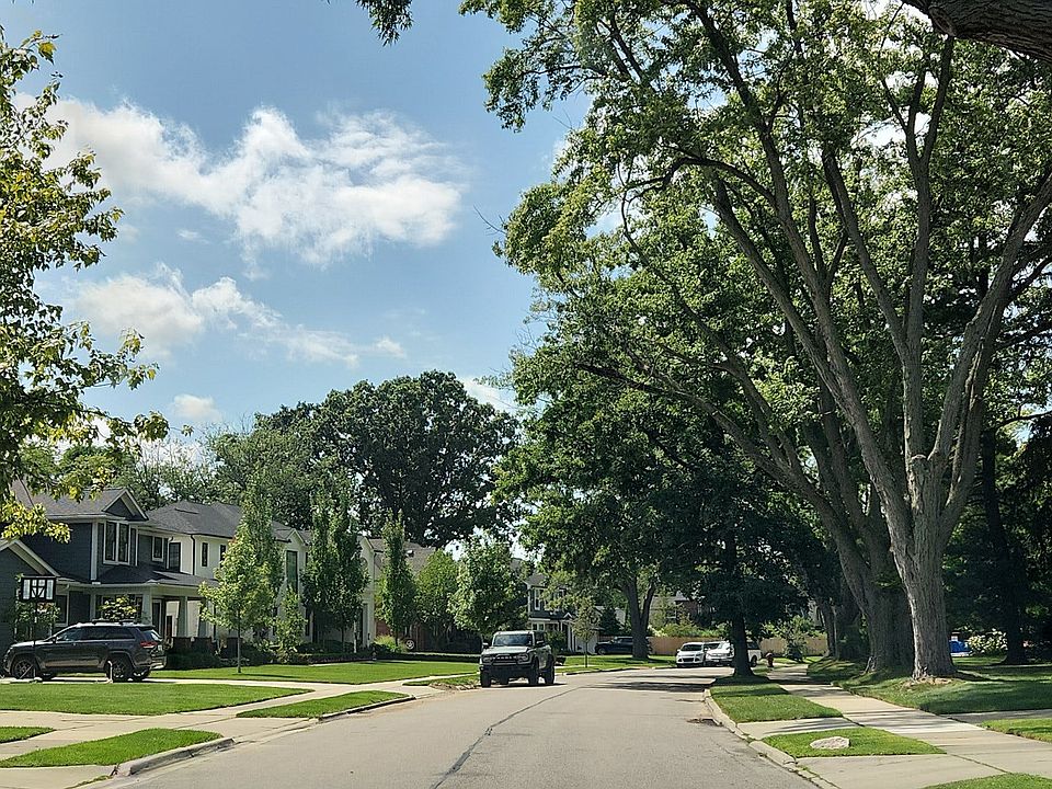 2nd image of 1127 Greenleaf Dr