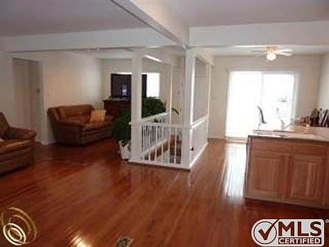 Living Room 3.jpg