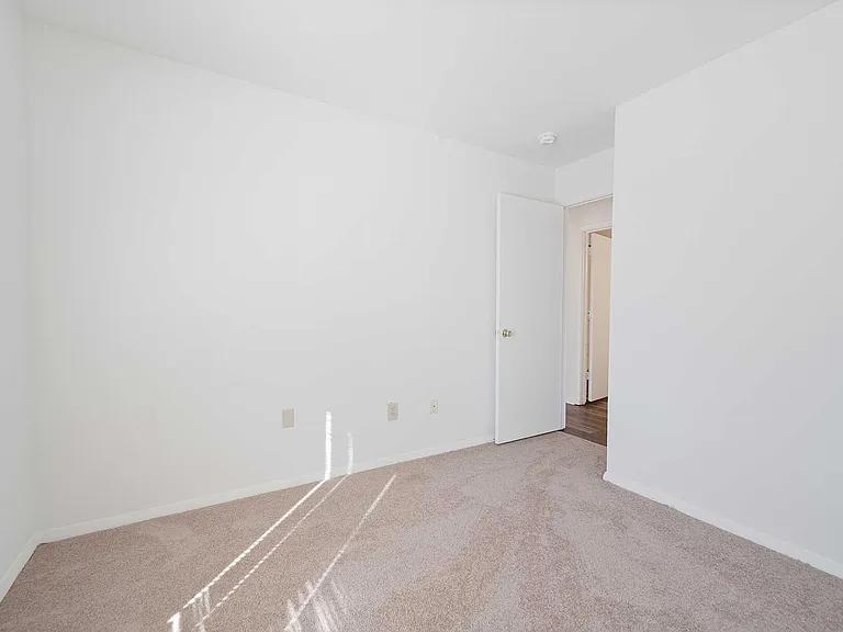 Foxridge Apartment Homes — Photo 183