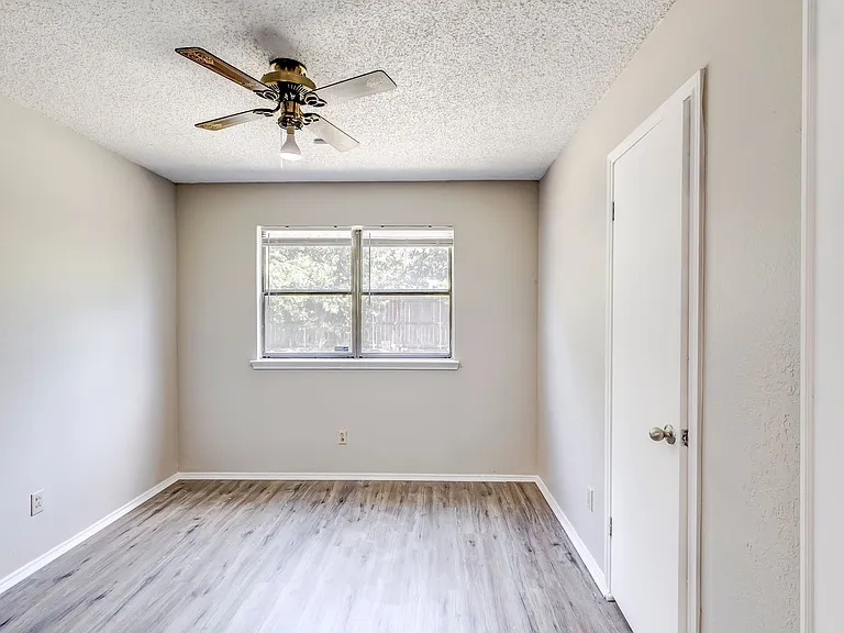 2015 Newton Dr — Photo 27