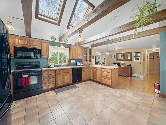 4th image of 7 Ruth Avenue