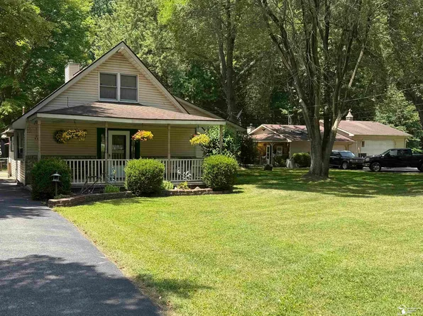6975 Sarah St, Temperance, MI 48182