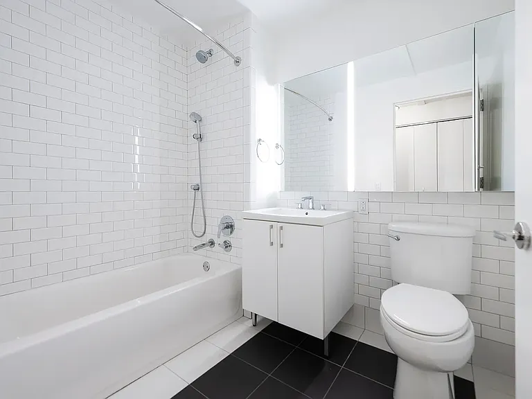 70 Pine St #810 — Photo 6