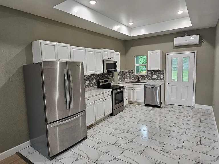 217 E Myrtle St #A — Photo 8